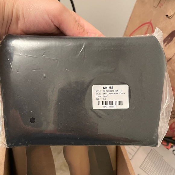 SKIMS Plunge Bra in Honey with tags - Picture 2 of 4